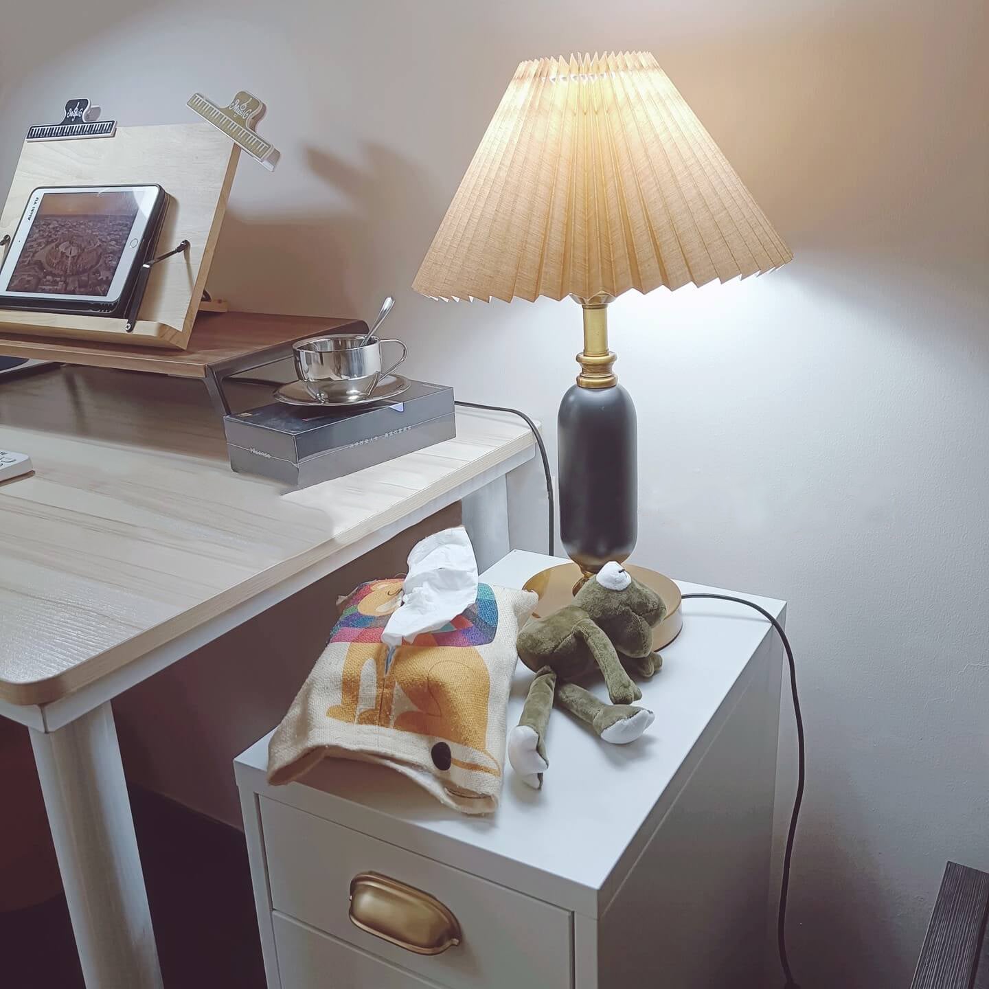 Retro Pleated Shade Table Lamp | Column Base Bedroom Accent Light | Lologe