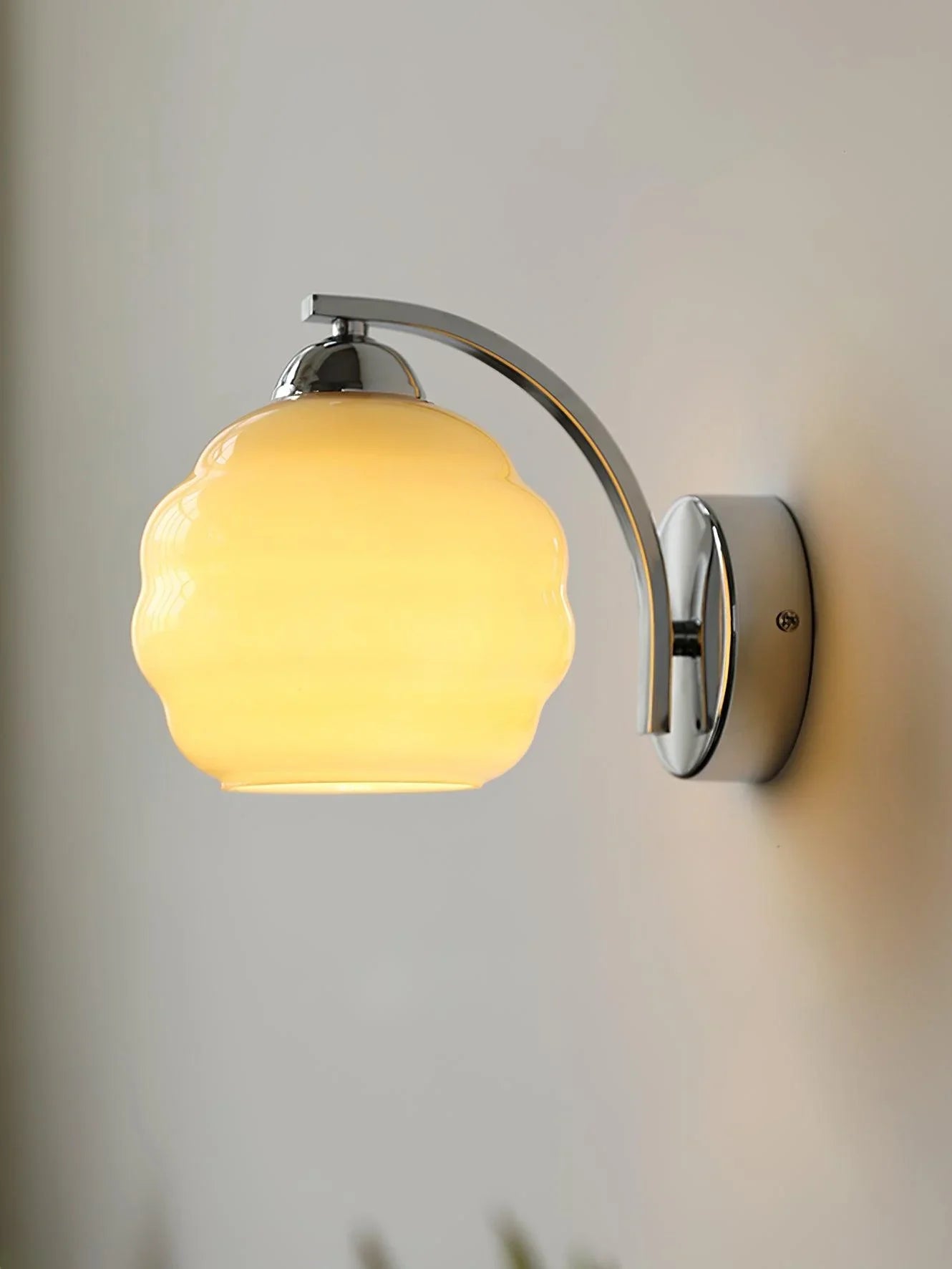 Cream Wall Light | Retro Wall Sconce | Bedroom & Hallway | E27 | Lologe