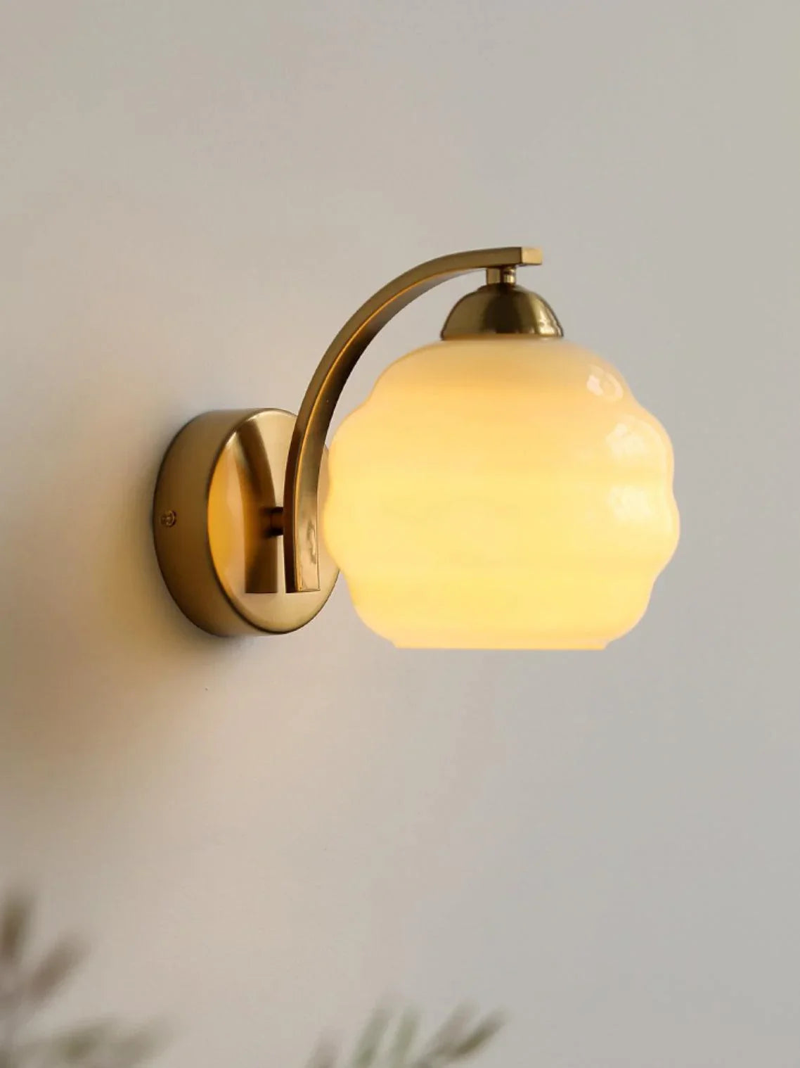 Cream Wall Light | Retro Wall Sconce | Bedroom & Hallway | E27 | Lologe