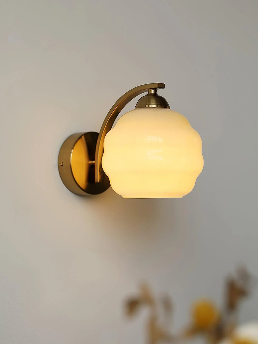Cream Wall Light | Retro Wall Sconce | Bedroom & Hallway | E27 | Lologe