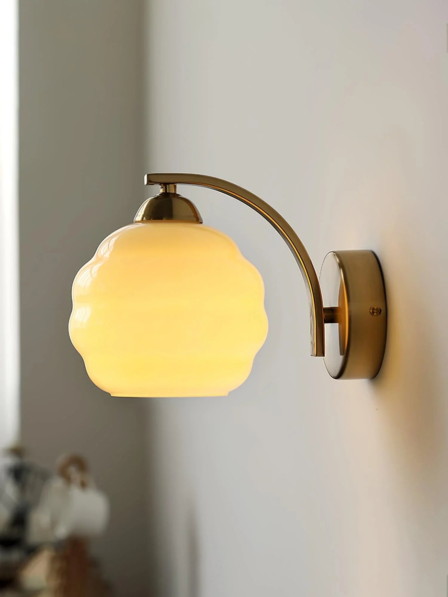 Cream Wall Light | Retro Wall Sconce | Bedroom & Hallway | E27 | Lologe