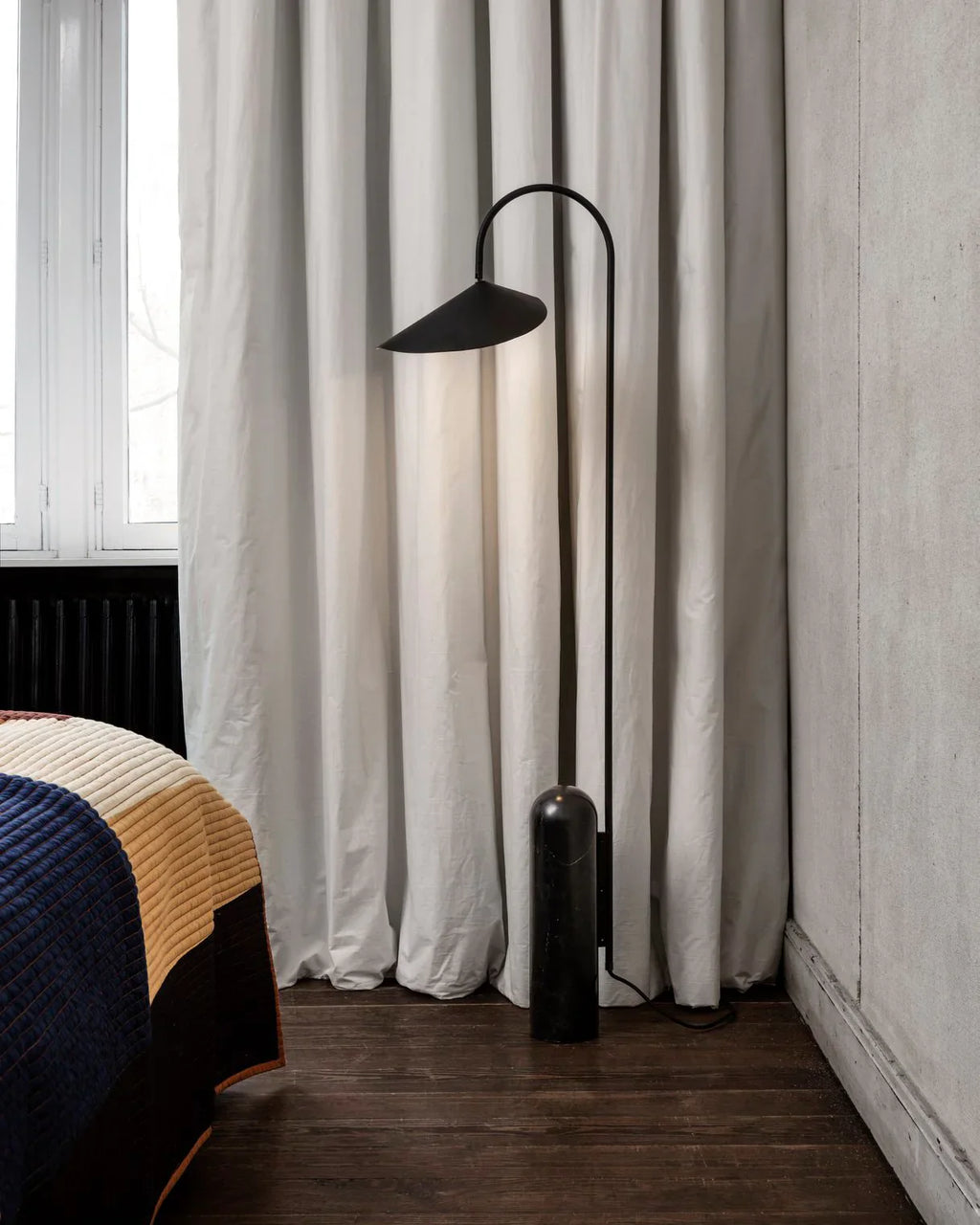 Modern Floor Lamp | Metal Reading Light | Living Room & Bedroom | E27 | Lologe