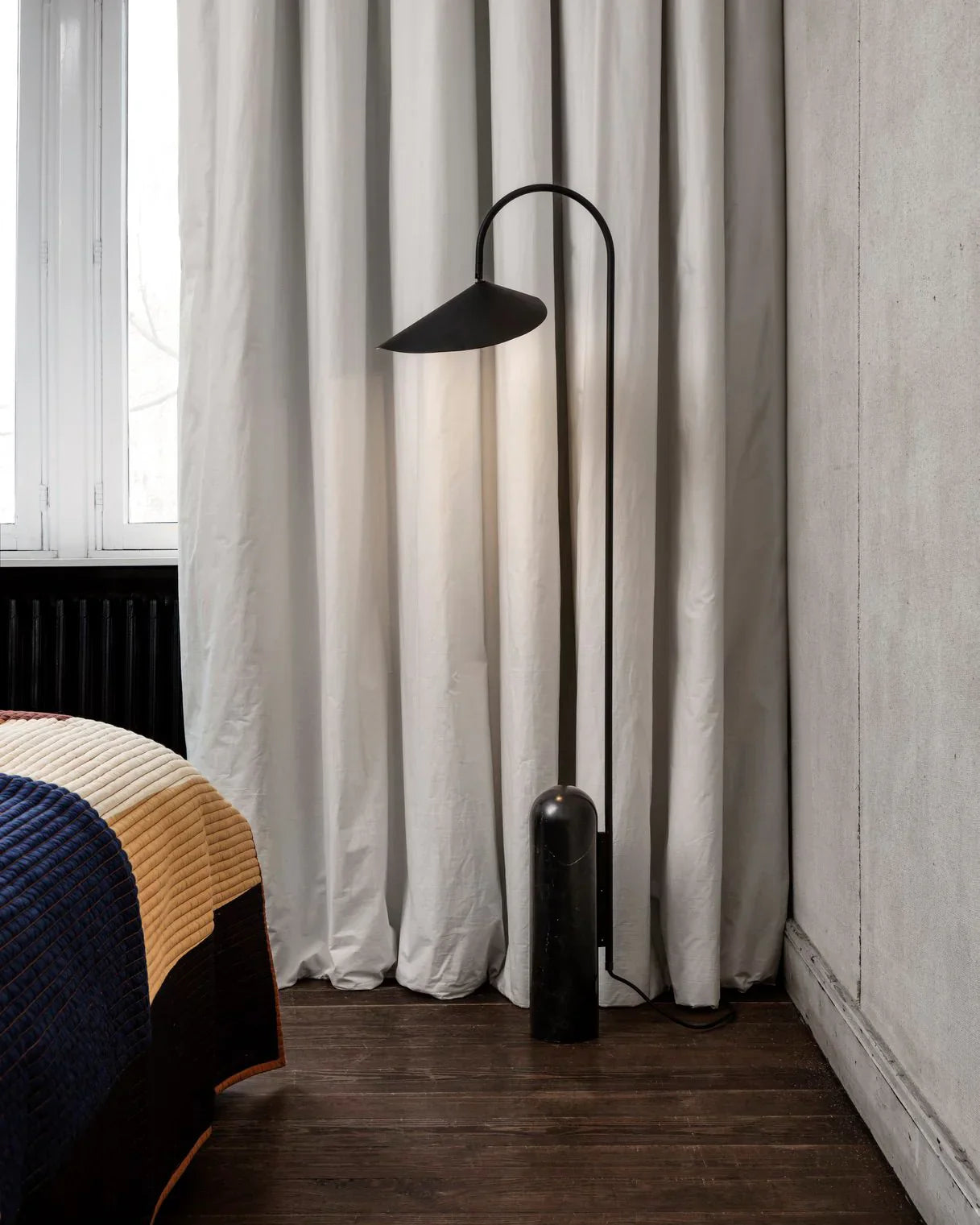 Modern Floor Lamp | Metal Reading Light | Living Room & Bedroom | E27 | Lologe