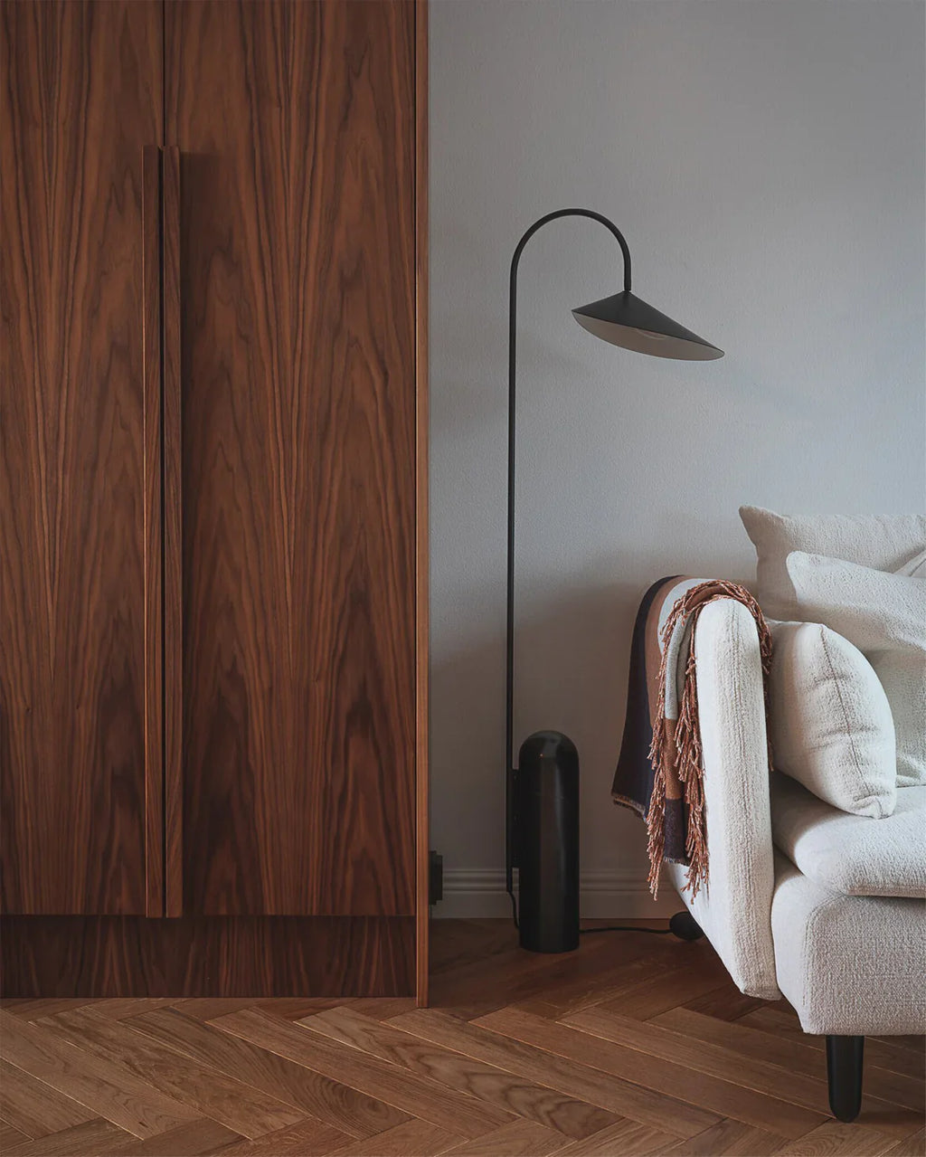 Modern Floor Lamp | Metal Reading Light | Living Room & Bedroom | E27 | Lologe