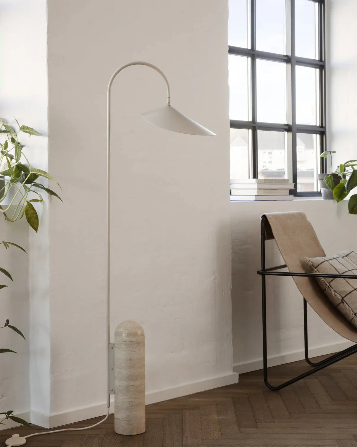 Modern Floor Lamp | Metal Reading Light | Living Room & Bedroom | E27 | Lologe