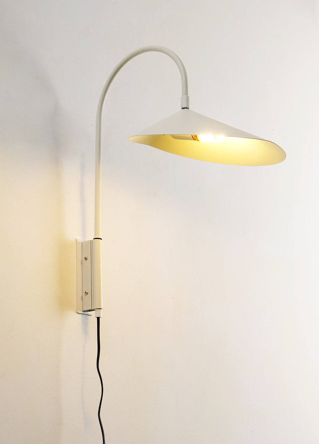 Modern Wall Lamp | Metal Wall Sconce for Bedroom & Hallway Lighting | Lologe