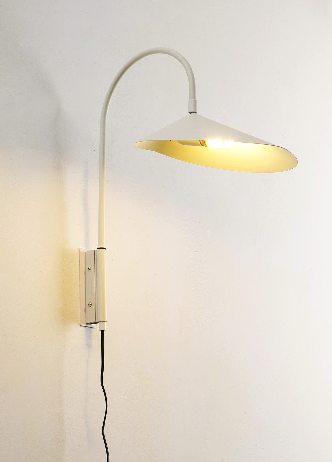 Modern Wall Lamp | Metal Wall Sconce for Bedroom & Hallway Lighting | Lologe
