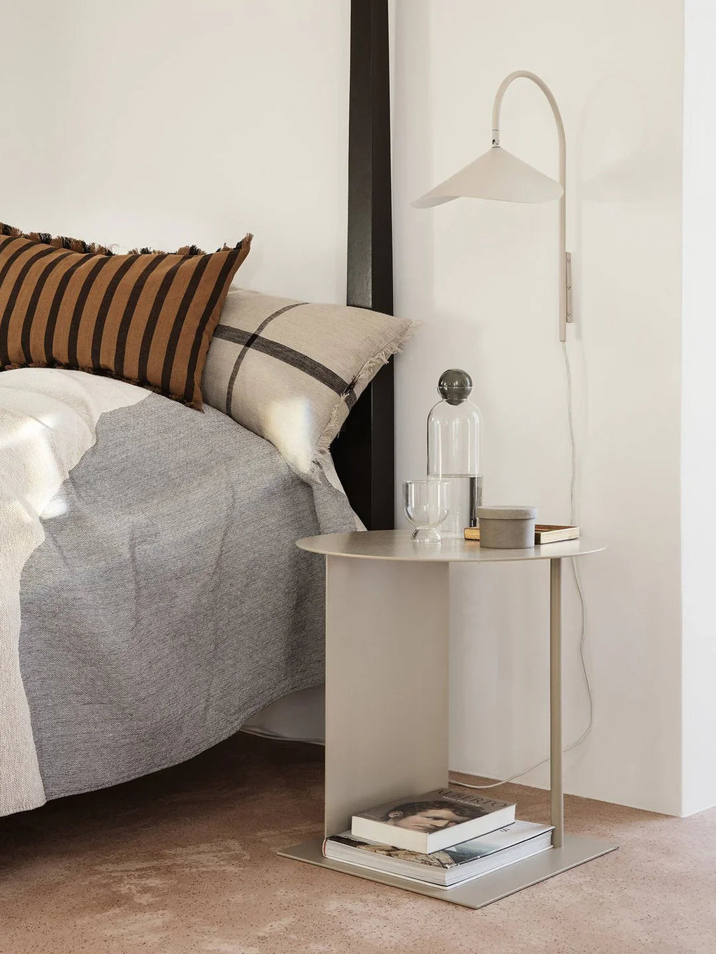 Modern Wall Lamp | Metal Wall Sconce for Bedroom & Hallway Lighting | Lologe