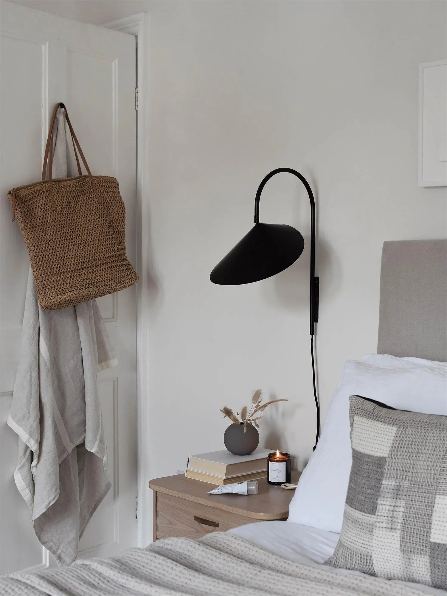 Modern Wall Lamp | Metal Wall Sconce for Bedroom & Hallway Lighting | Lologe