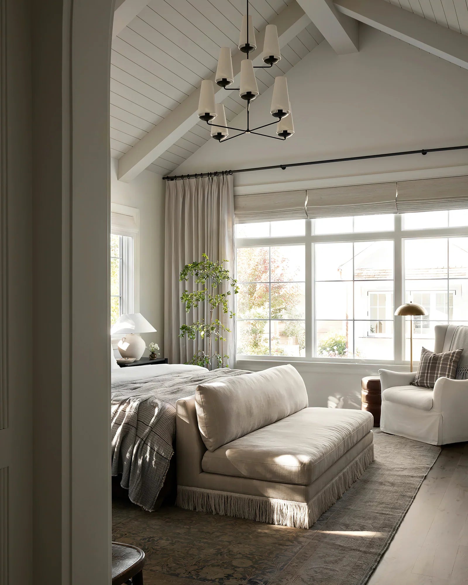 Vertical Chandelier | Modern Multi-Light Ceiling Fixture for Stairwell & Foyer | Lologe