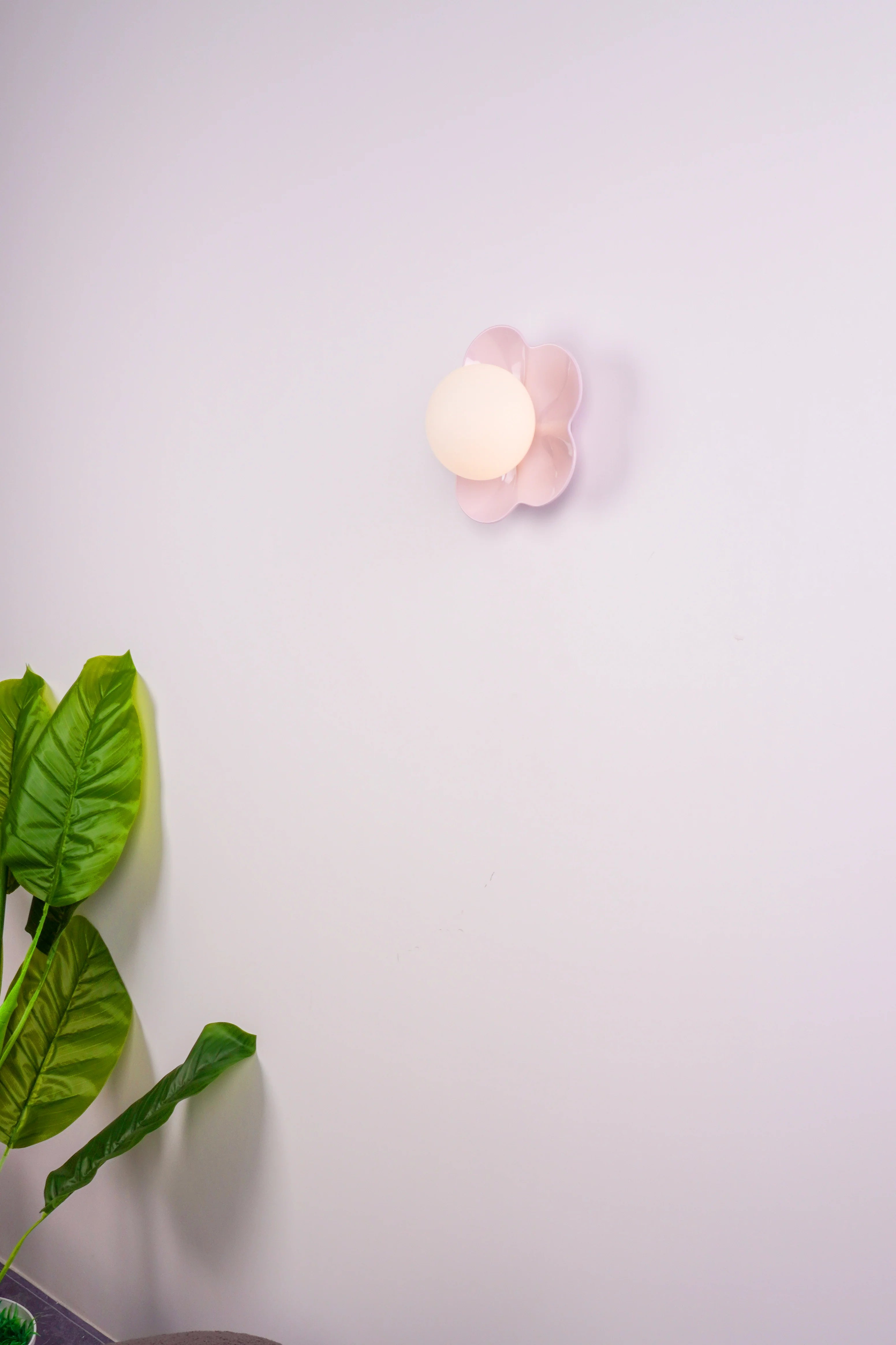 Floral Wall Lamp | Modern Decorative Sconce for Bedroom & Hallway | Lologe