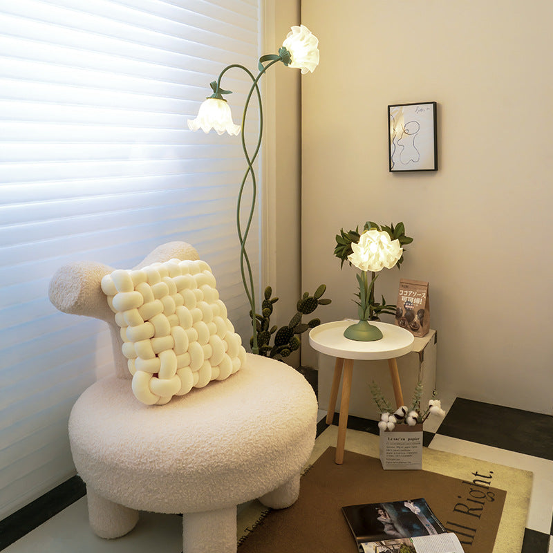 Floral Floor Lamp | Lily-Inspired Accent Lighting for Living Room & Bedroom | Lologe