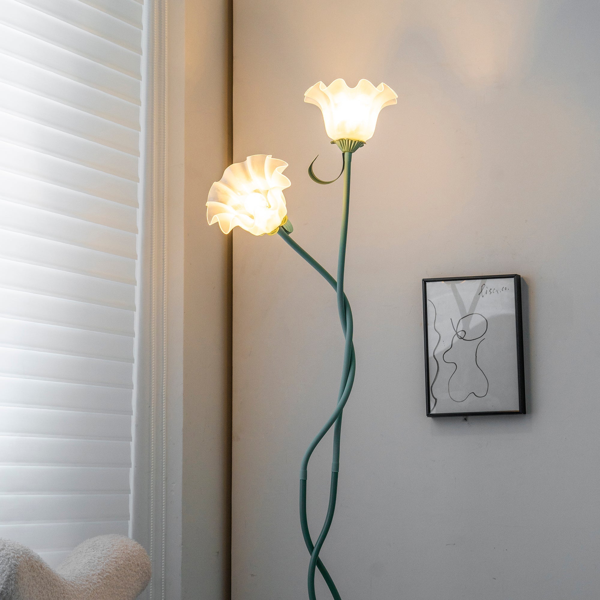 Floral Floor Lamp | Lily-Inspired Accent Lighting for Living Room & Bedroom | Lologe