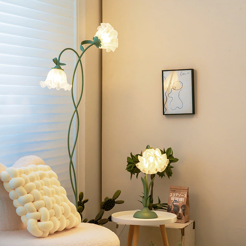Floral Floor Lamp | Lily-Inspired Accent Lighting for Living Room & Bedroom | Lologe