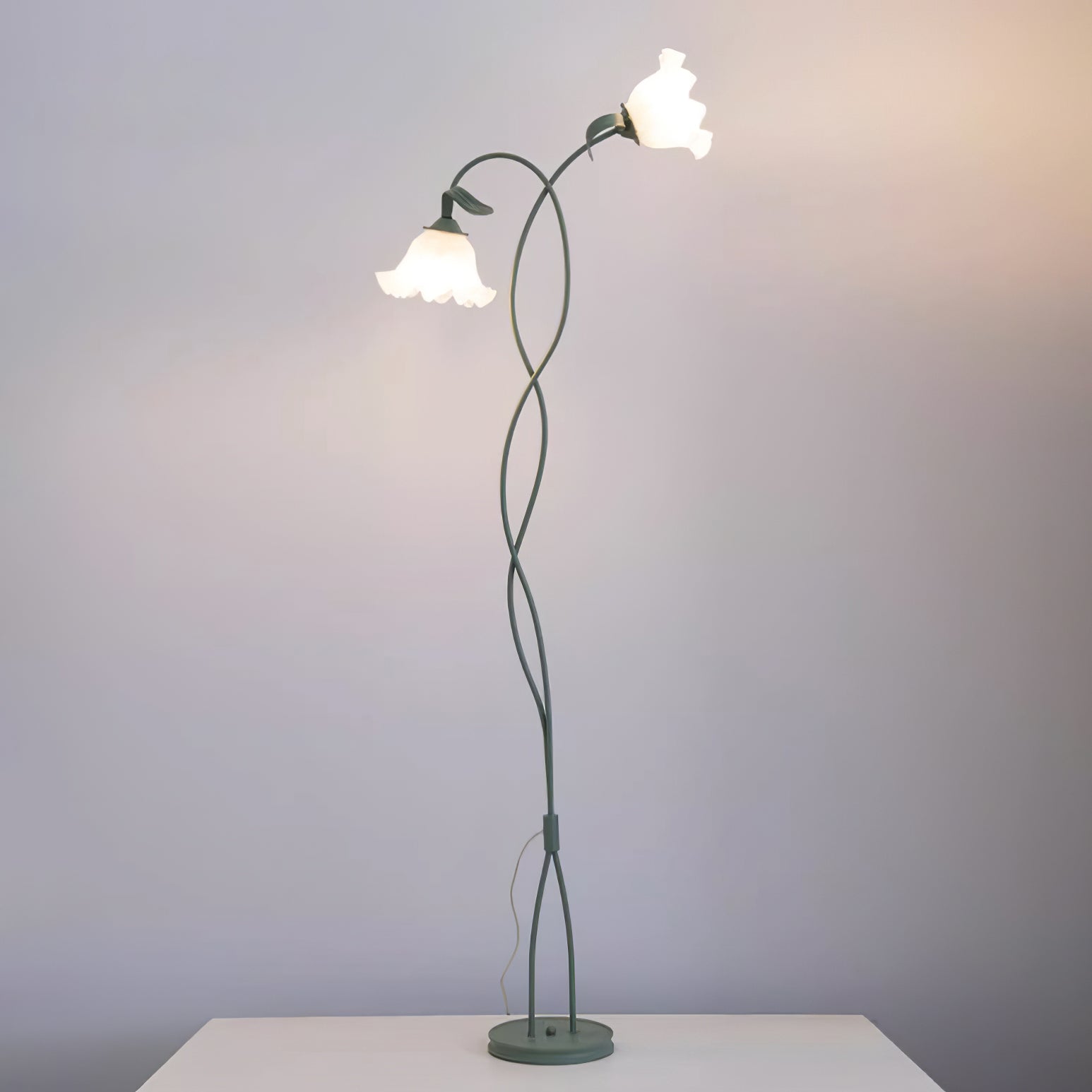 Floral Floor Lamp | Lily-Inspired Accent Lighting for Living Room & Bedroom | Lologe