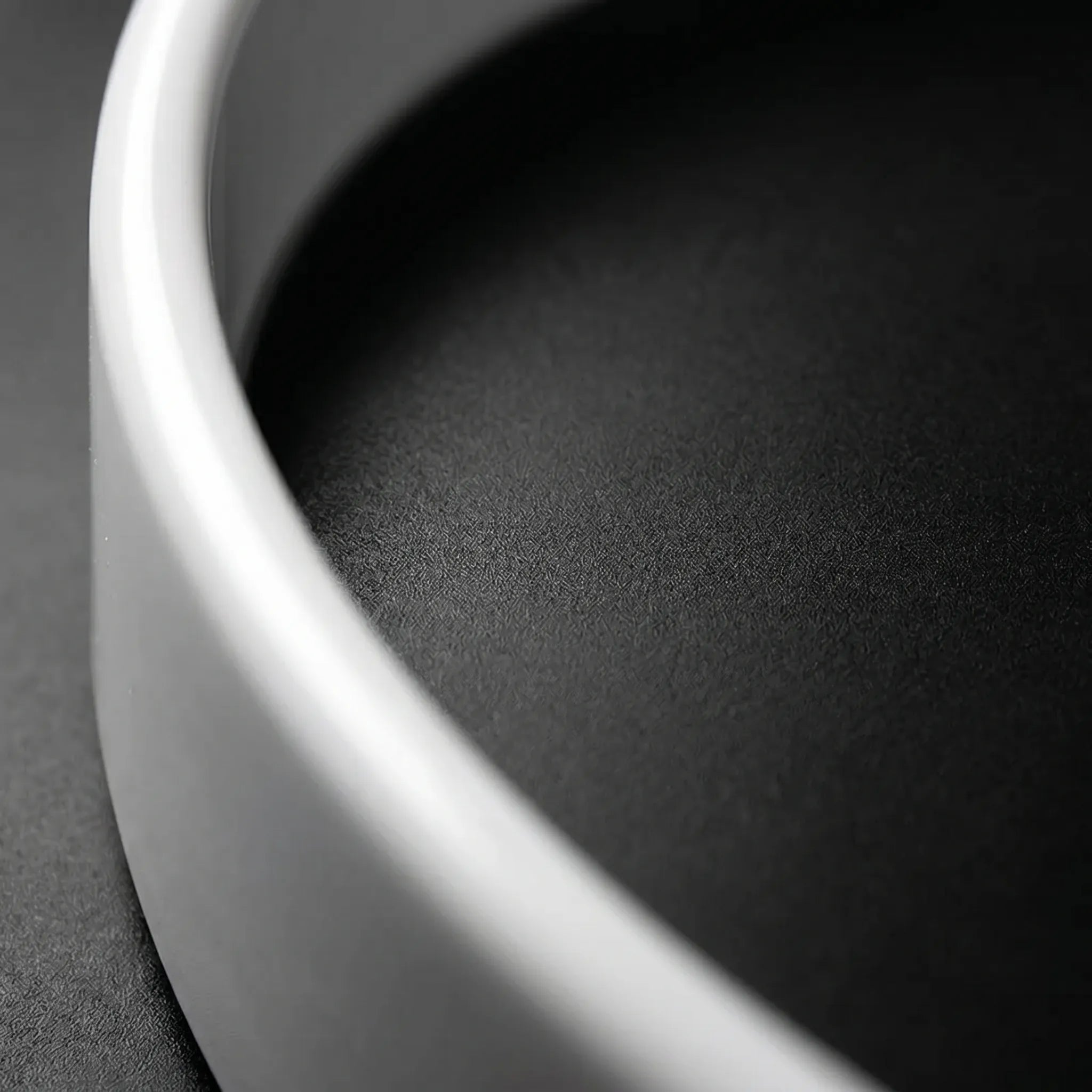 Lumiqlo - Round Luminous Quartz Wall Clock- Tells Time At Night