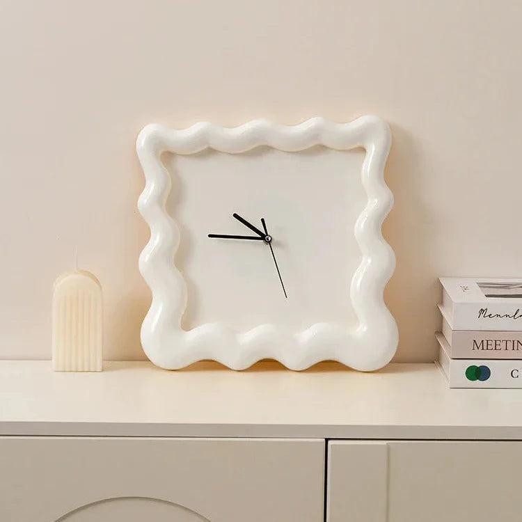 Modern Wall Clock | Silent Quartz | Minimalist Design | Battery Operated | Home Decor | Lologe