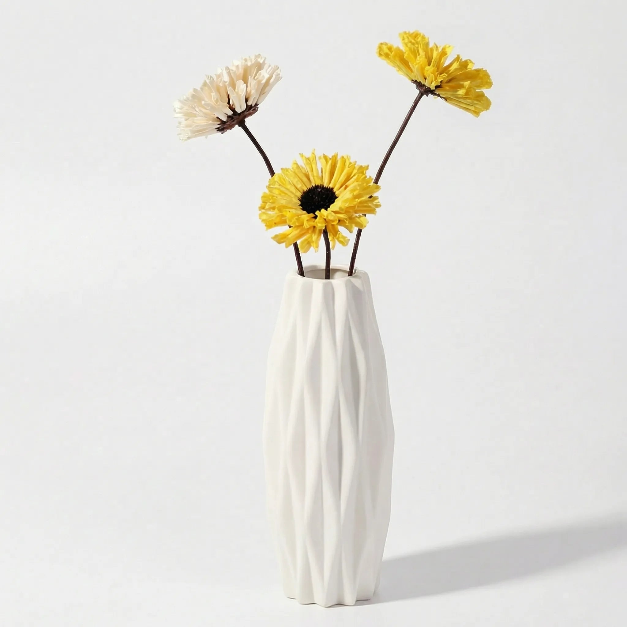 Nordvik - Nordic-Style Small Decorative Vase- Displaying Fresh Flowers