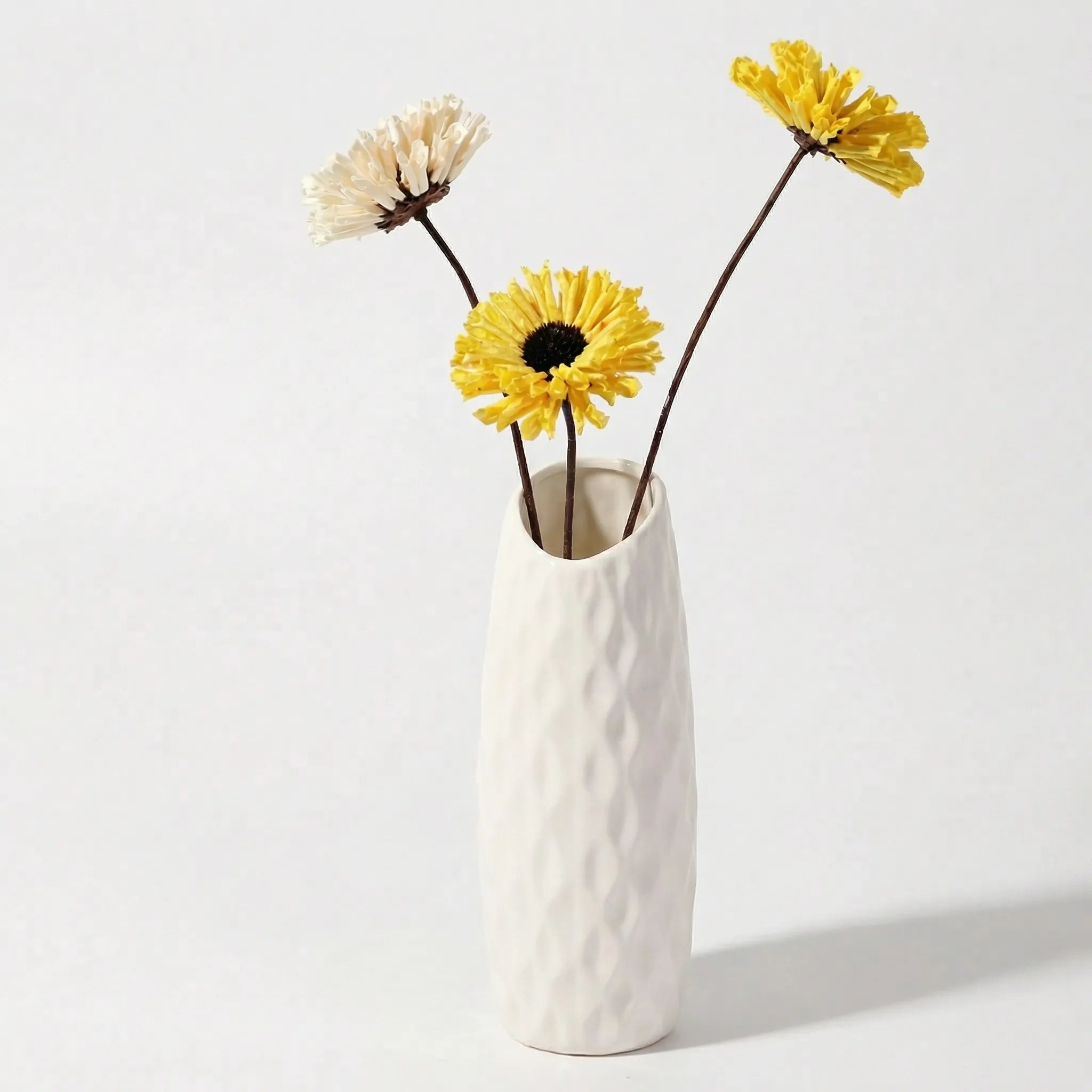 Nordvik - Nordic-Style Small Decorative Vase- Displaying Fresh Flowers